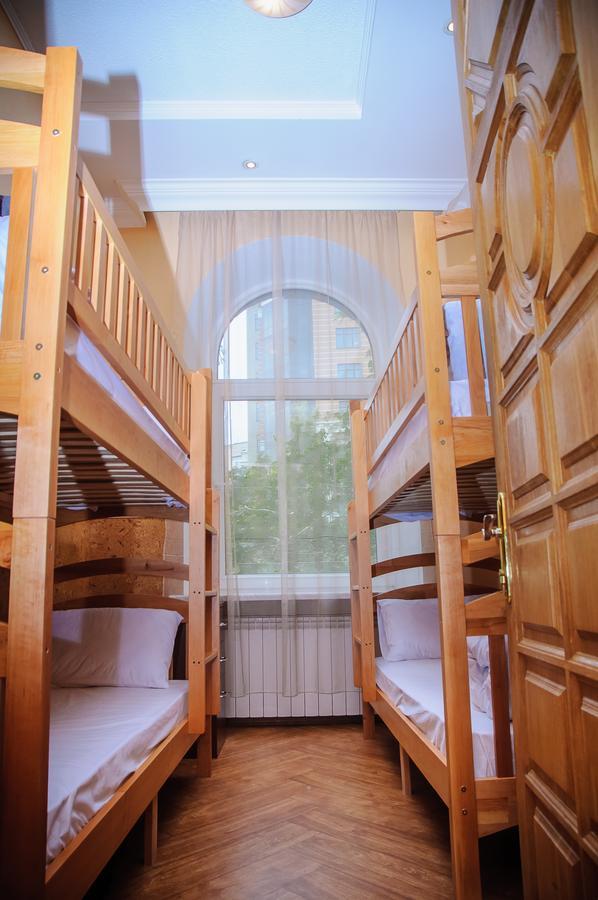 Golden Globus Hostel Киев Экстерьер фото